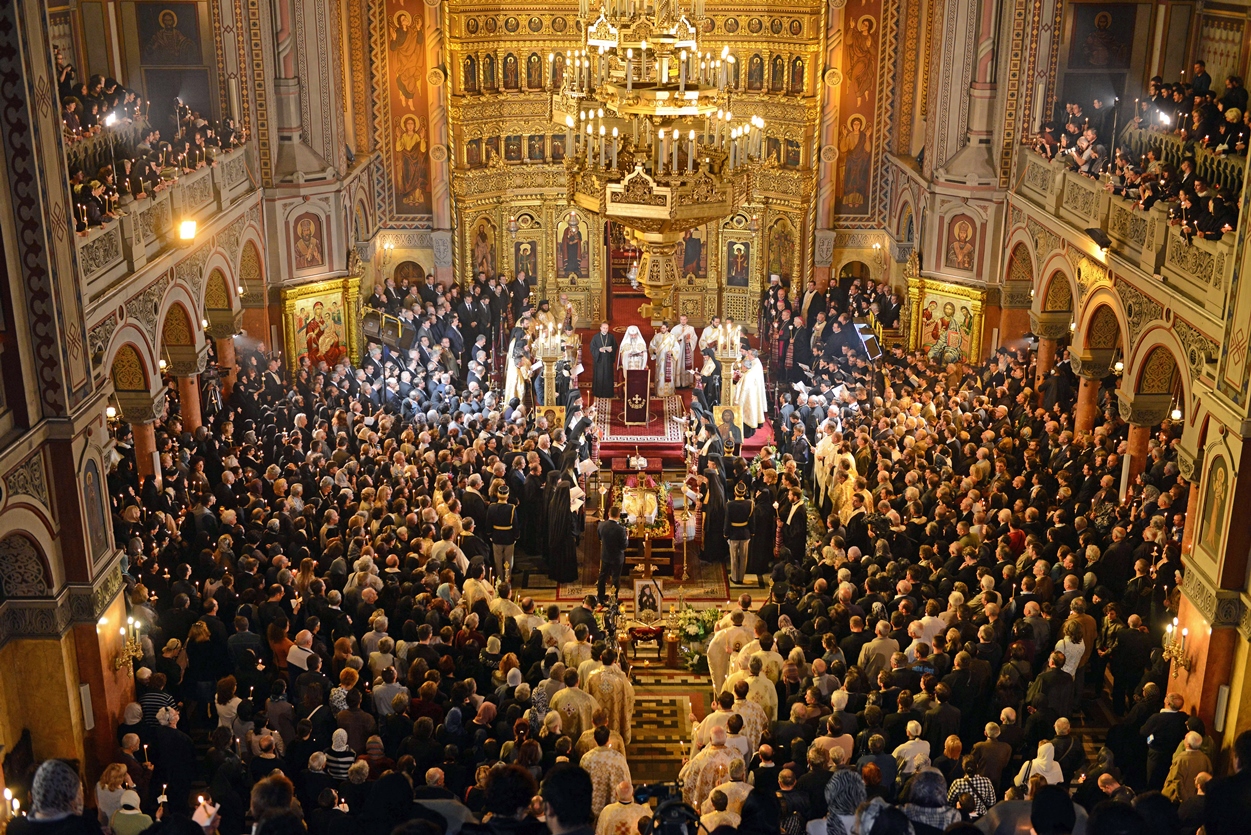 Explicaţia decalajului între Paştele ortodox şi Paştele catolic. De ce