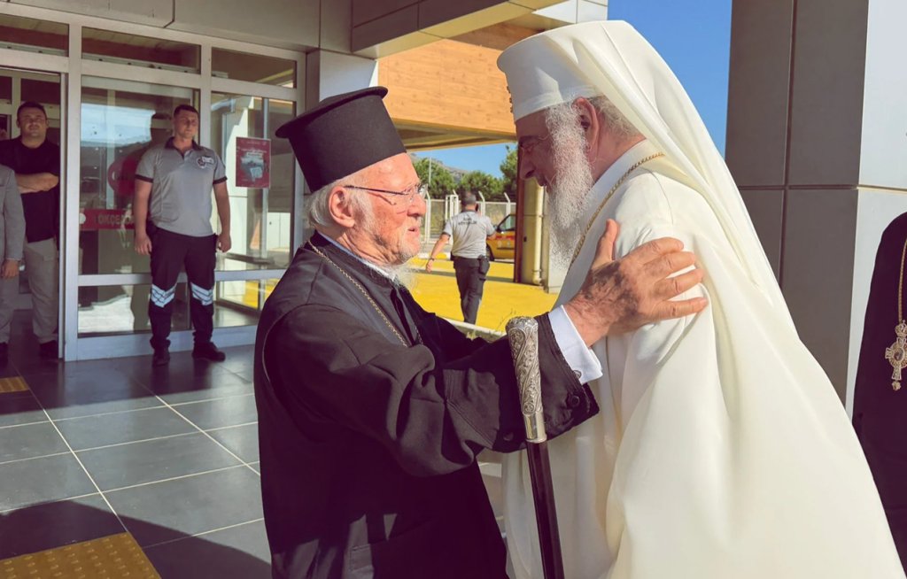 Vecernie în localitatea natală a Patriarhului Ecumenic_ Patriarhii României și Bulgariei s-au alăturat în rugăciune