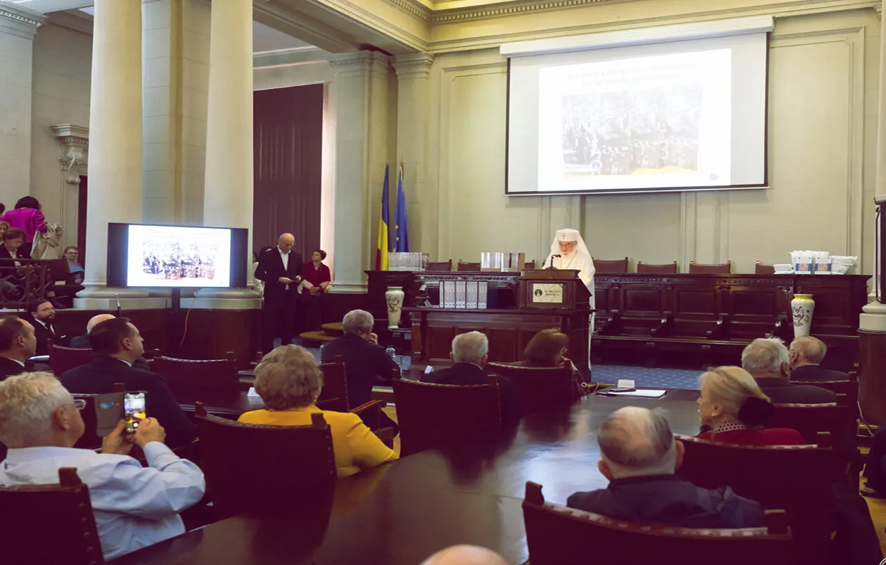 Patriarhul Daniel a participat la lansarea volumului care aduce în prezent istoria Bibliotecii Academiei Române